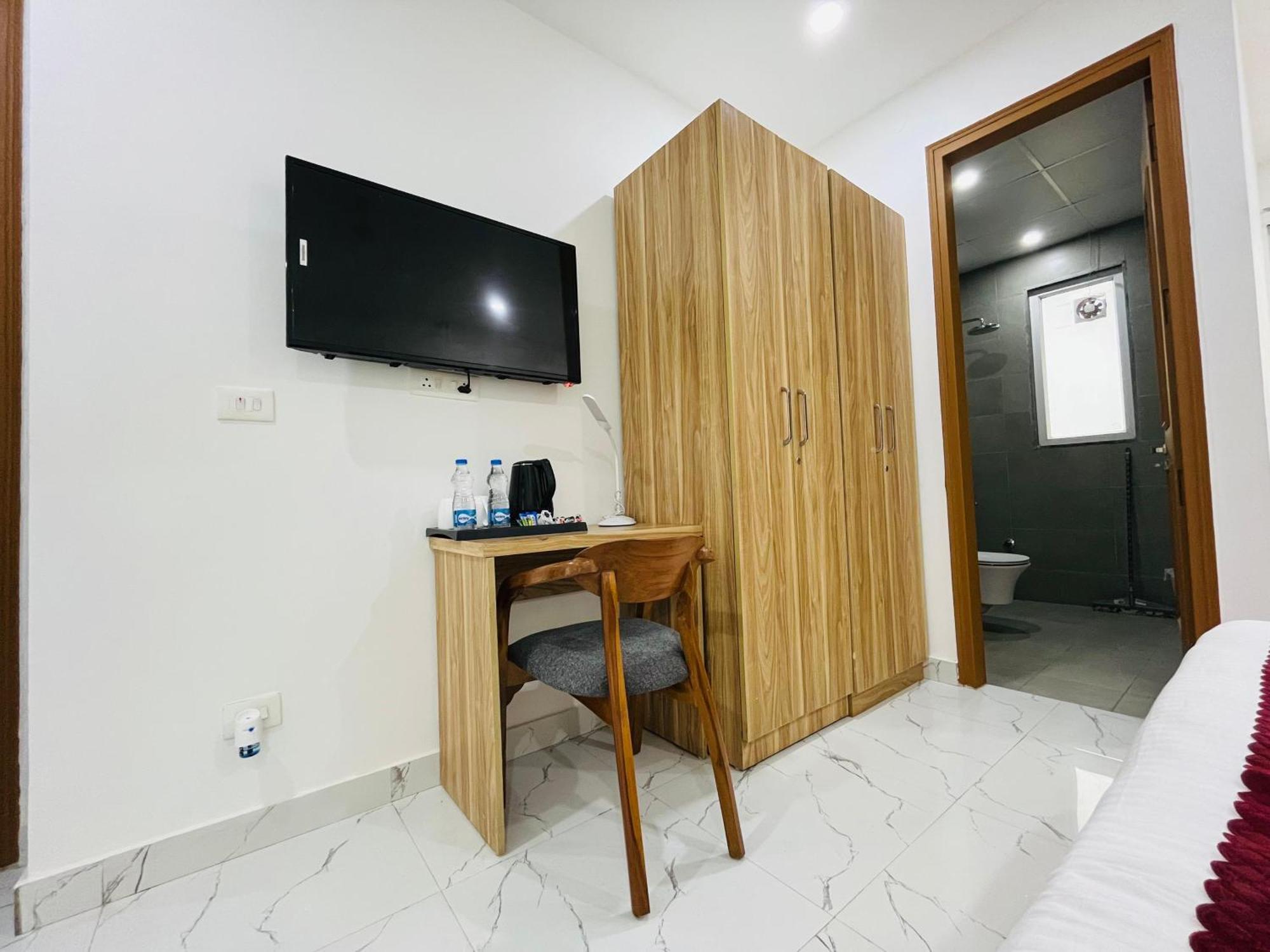 The Lodgers Studio Apartment Infront Of Artemis Hospital Gurugram Gurgaon Luaran gambar
