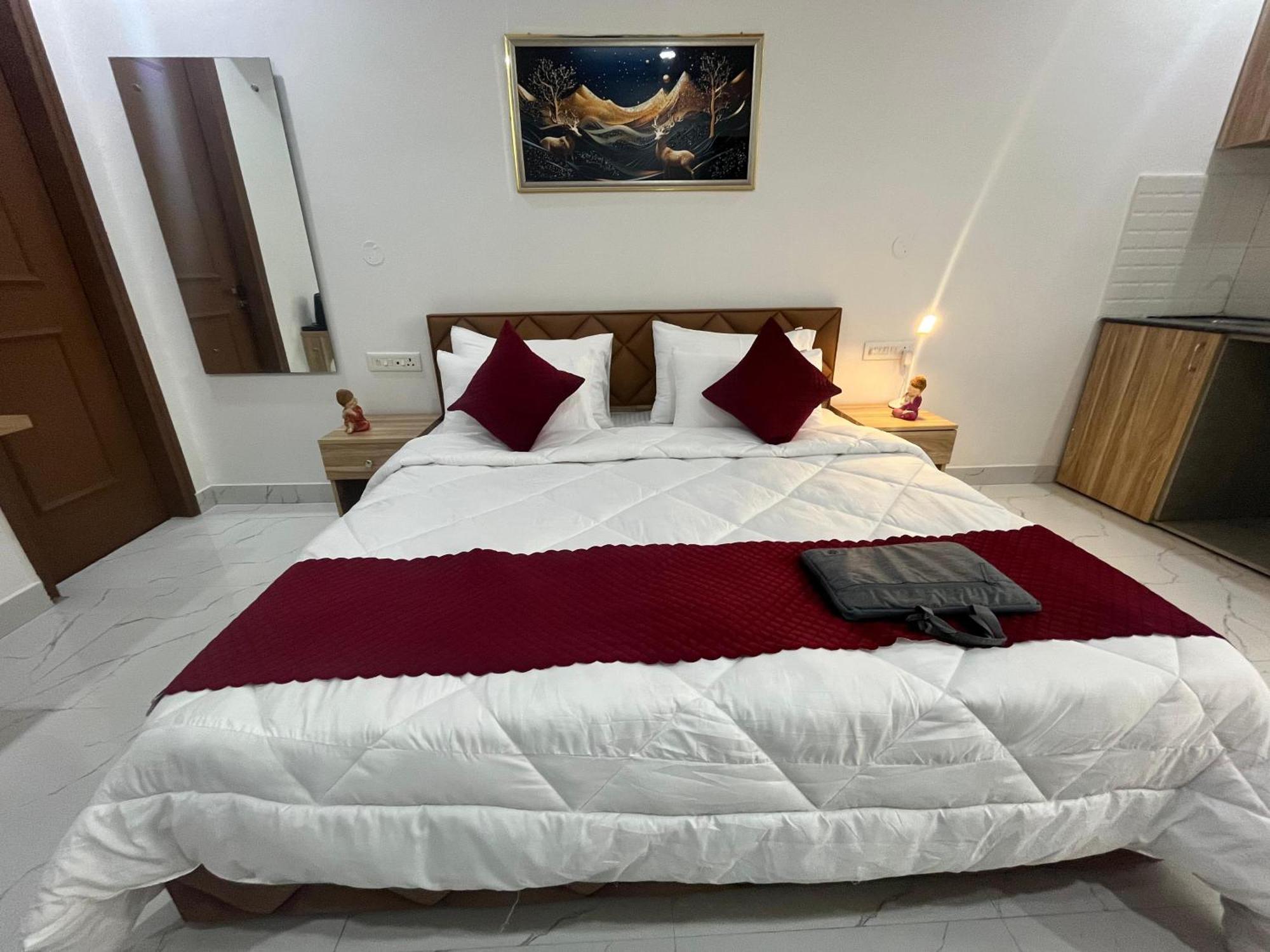 The Lodgers Studio Apartment Infront Of Artemis Hospital Gurugram Gurgaon Luaran gambar