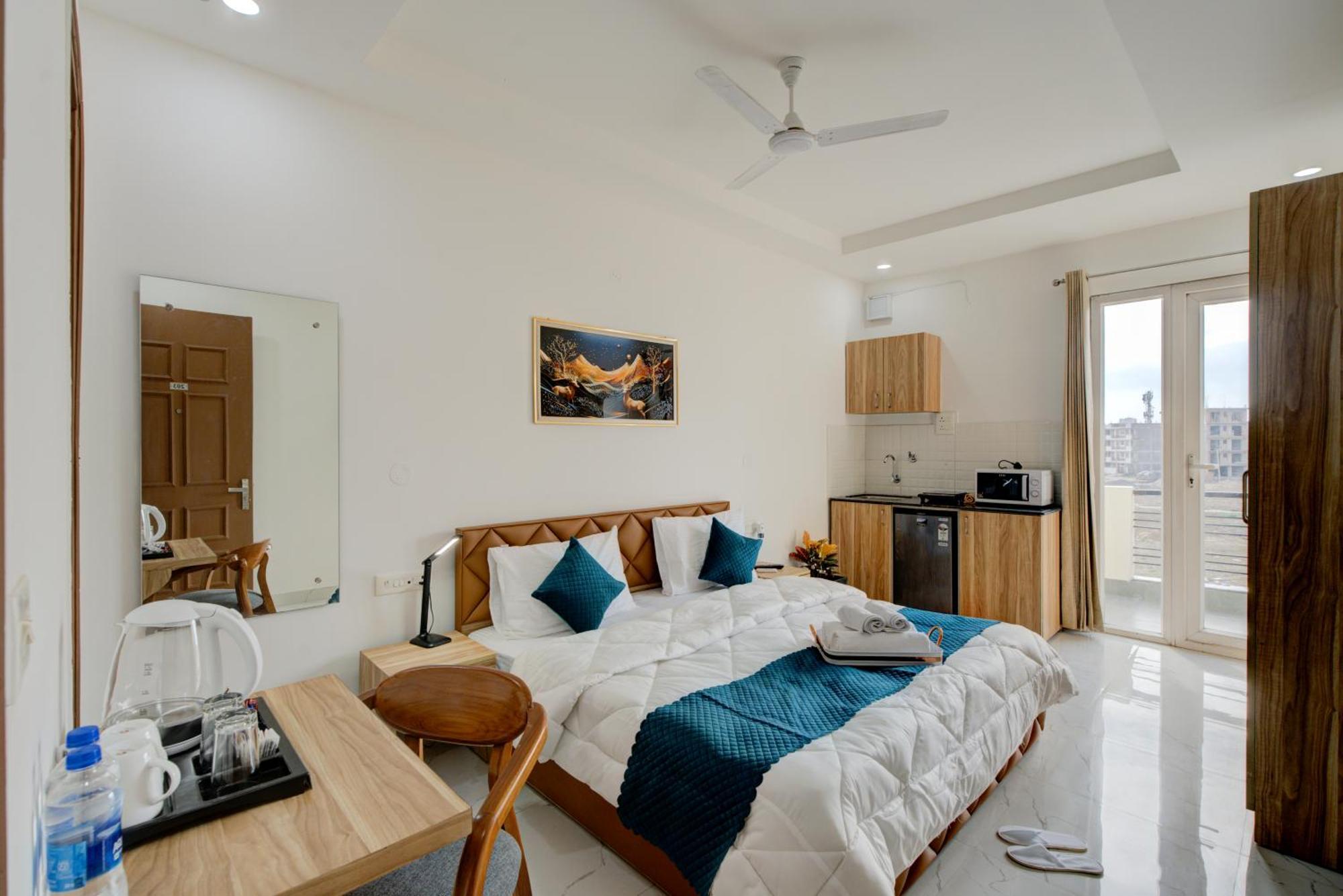 The Lodgers Studio Apartment Infront Of Artemis Hospital Gurugram Gurgaon Luaran gambar