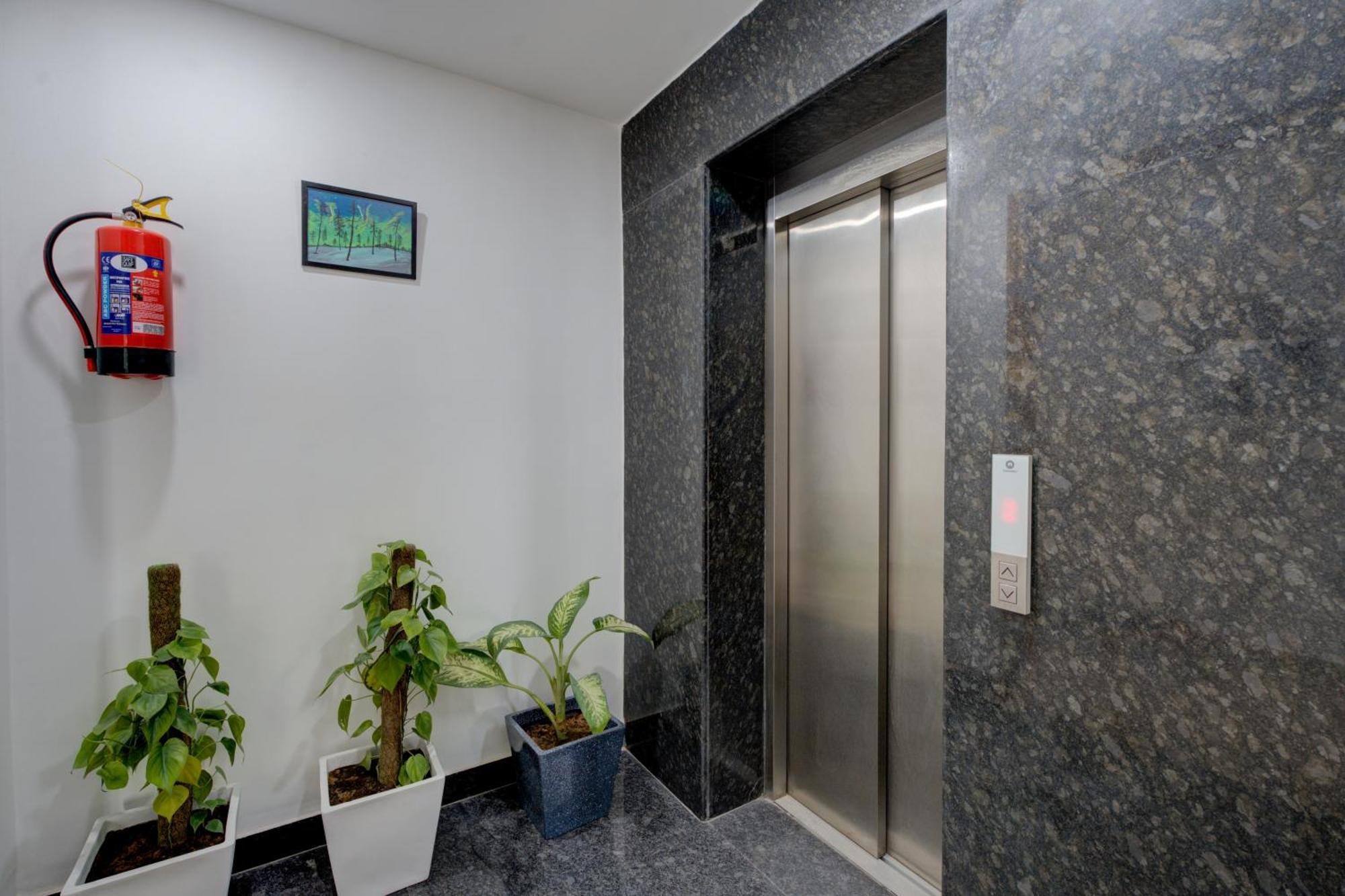 The Lodgers Studio Apartment Infront Of Artemis Hospital Gurugram Gurgaon Luaran gambar
