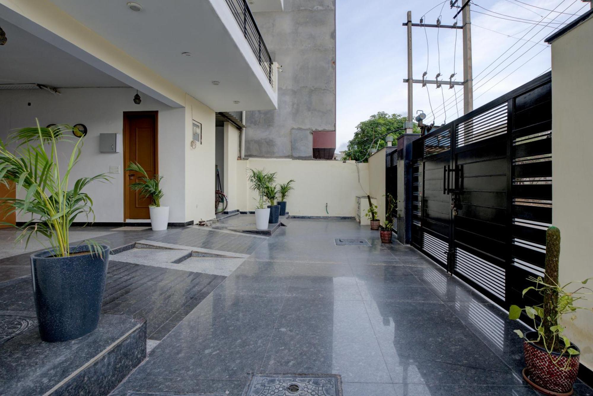 The Lodgers Studio Apartment Infront Of Artemis Hospital Gurugram Gurgaon Luaran gambar
